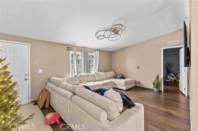 18967 Tawney Adelanto, CA 92301