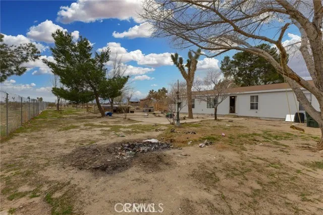18967 Tawney Adelanto, CA 92301