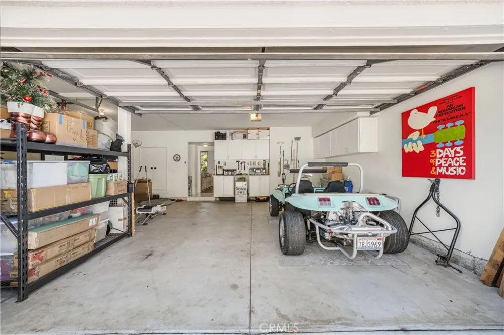 2305 Waring Agoura Hills, CA 91301