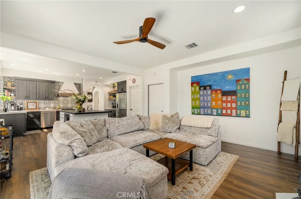 2305 Waring Agoura Hills, CA 91301