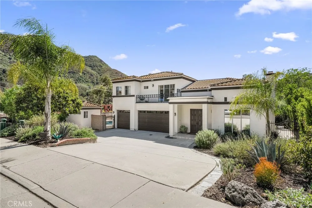 2305 Waring Agoura Hills, CA 91301