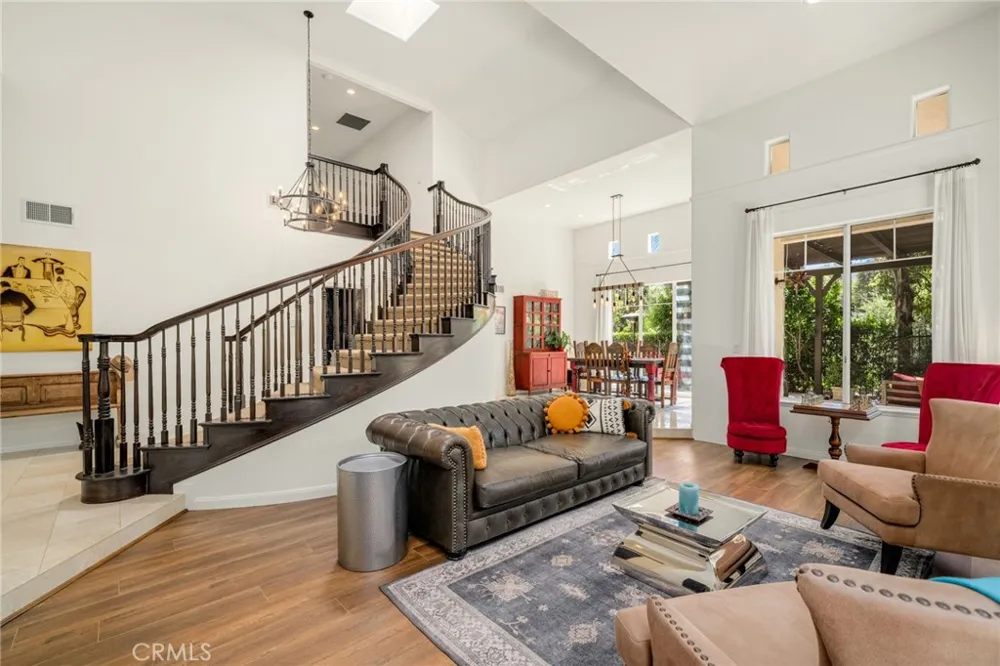 2305 Waring Agoura Hills, CA 91301