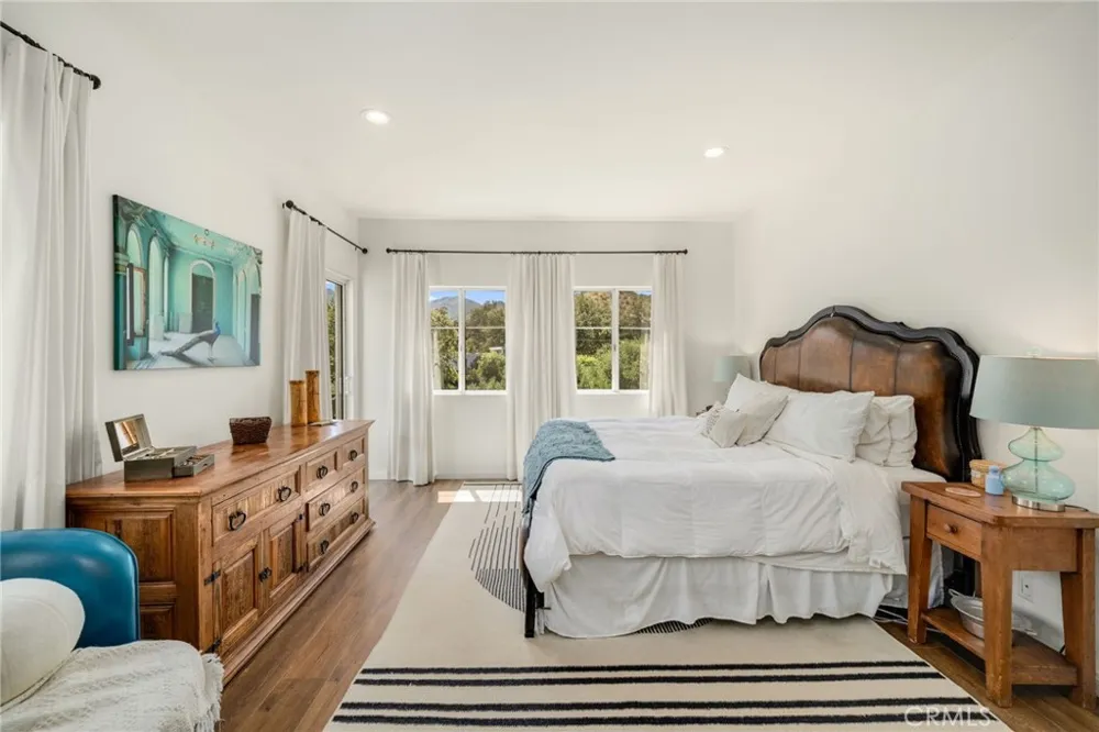 2305 Waring Agoura Hills, CA 91301