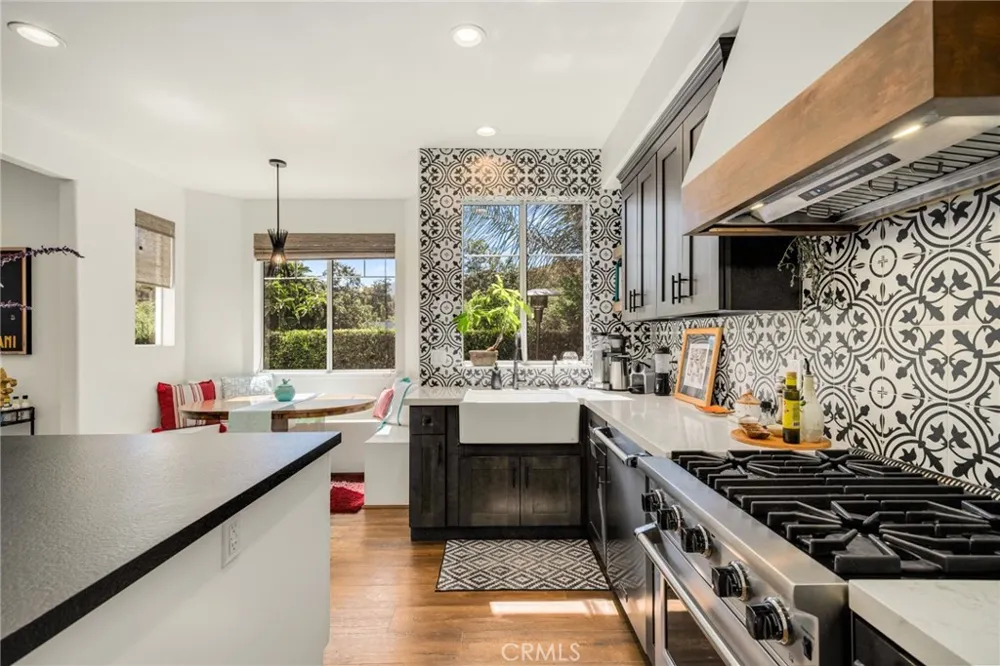 2305 Waring Agoura Hills, CA 91301