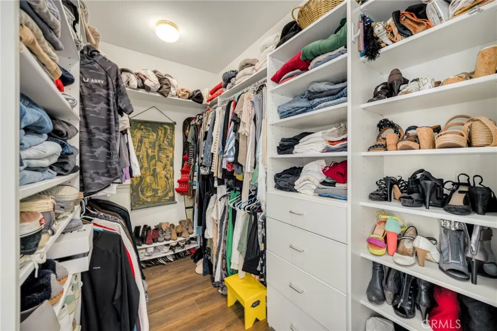 2305 Waring Agoura Hills, CA 91301