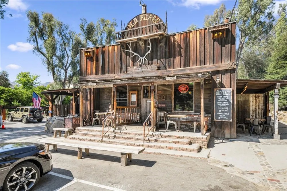2305 Waring Agoura Hills, CA 91301