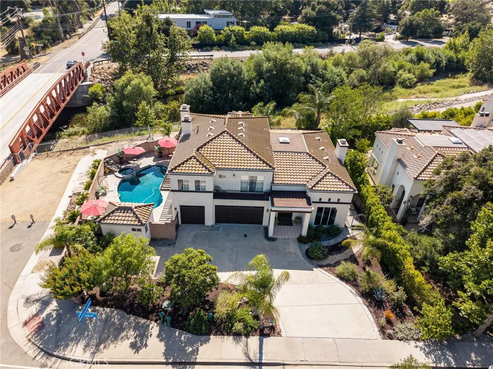 2305 Waring Agoura Hills, CA 91301