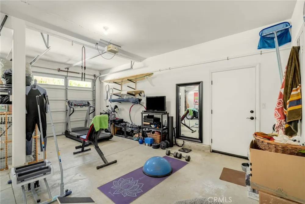 2305 Waring Agoura Hills, CA 91301
