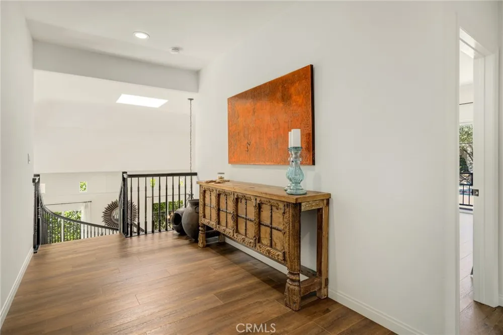 2305 Waring Agoura Hills, CA 91301