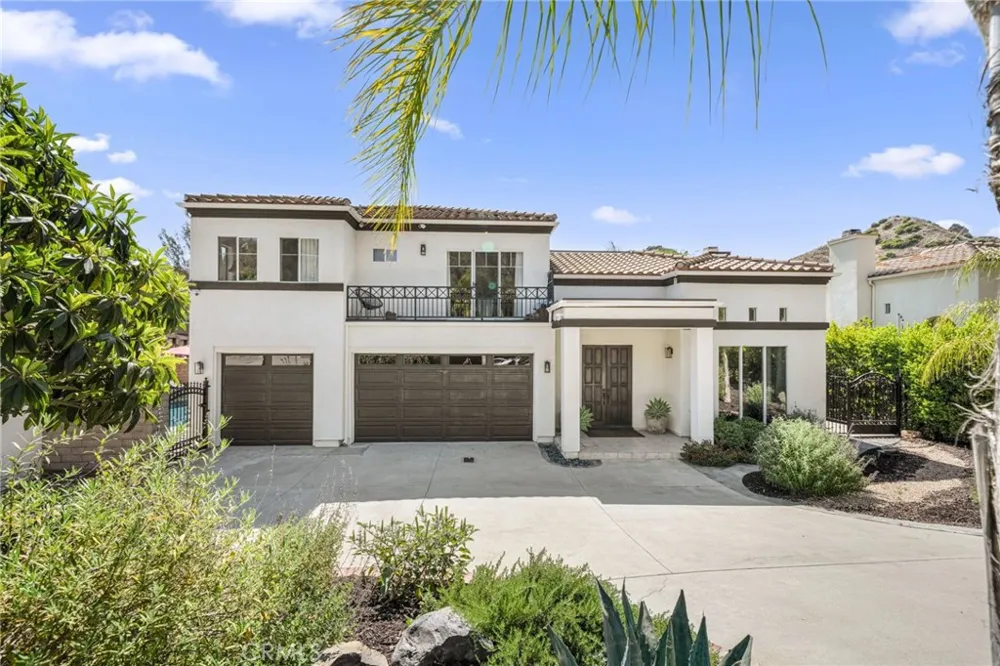 2305 Waring Agoura Hills, CA 91301