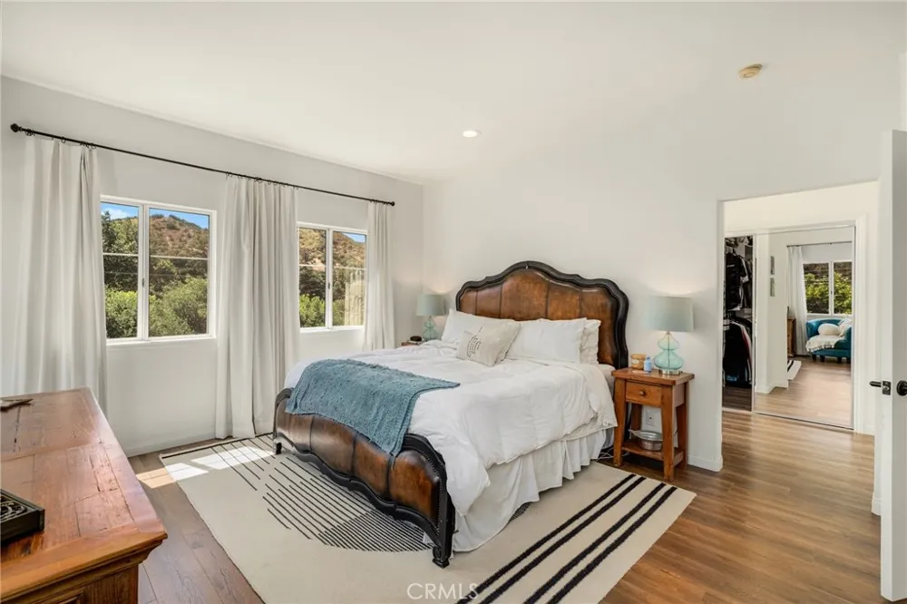 2305 Waring Agoura Hills, CA 91301