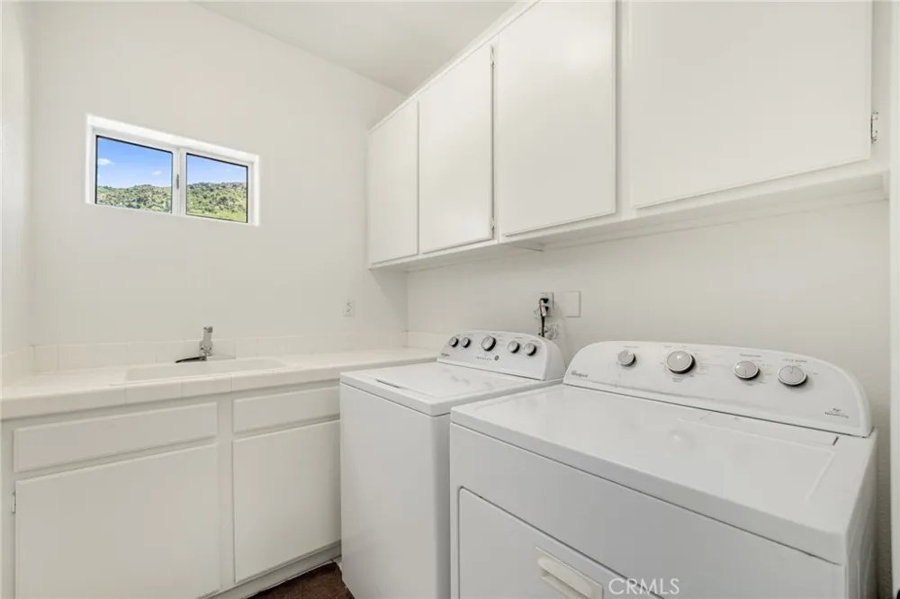 2305 Waring Agoura Hills, CA 91301
