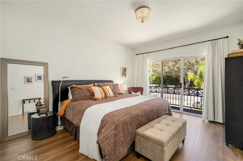 2305 Waring Agoura Hills, CA 91301
