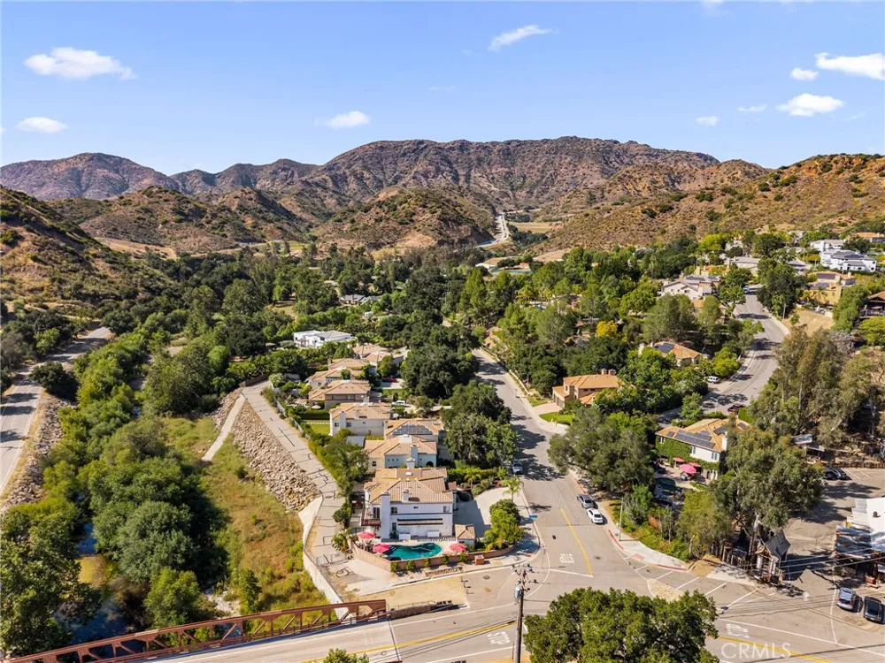2305 Waring Agoura Hills, CA 91301