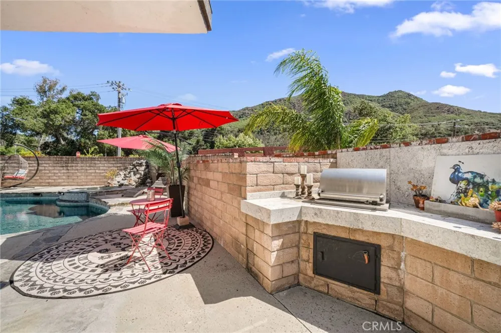 2305 Waring Agoura Hills, CA 91301