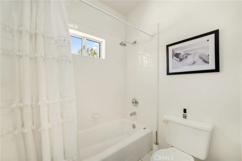 2305 Waring Agoura Hills, CA 91301