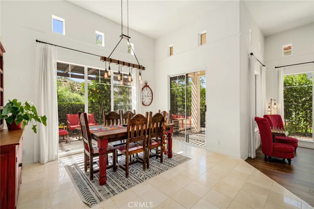 2305 Waring Agoura Hills, CA 91301