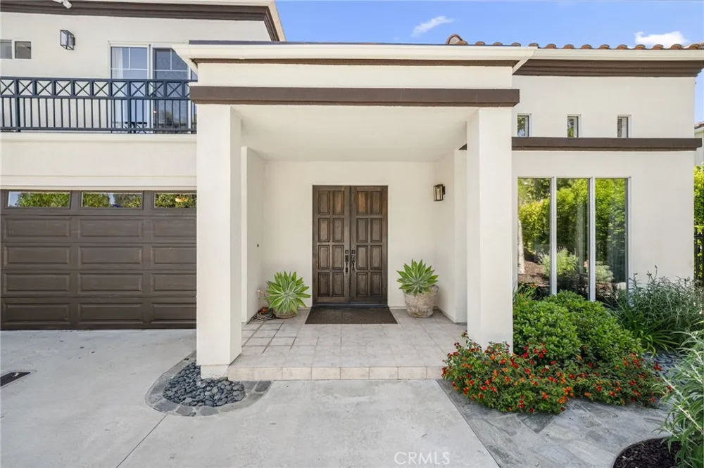 2305 Waring Agoura Hills, CA 91301