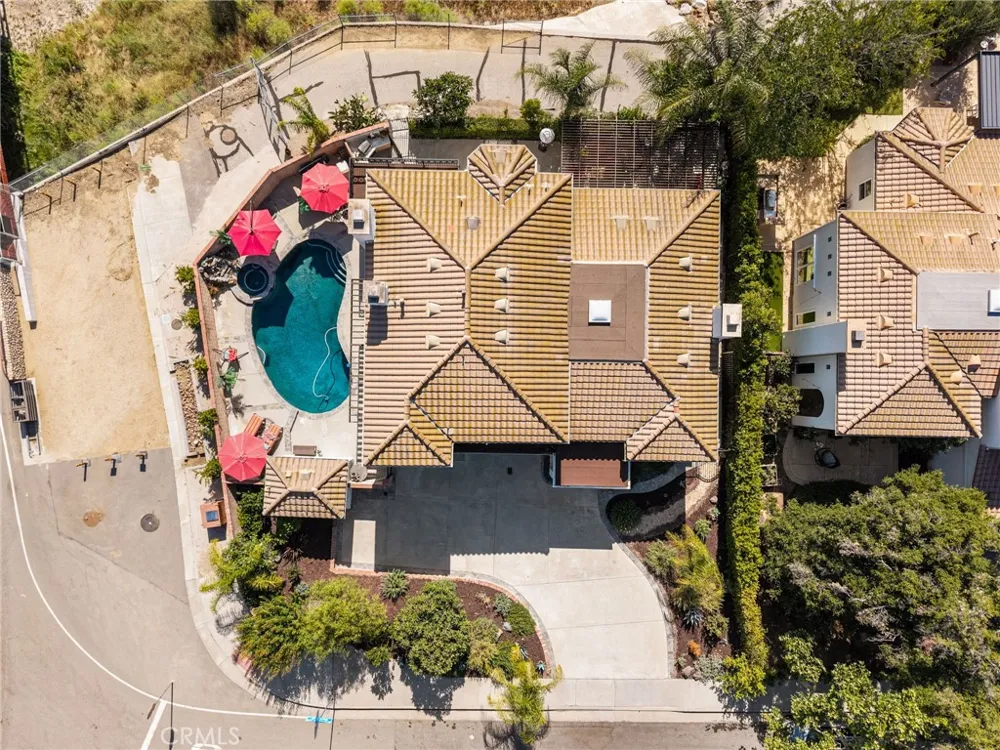 2305 Waring Agoura Hills, CA 91301