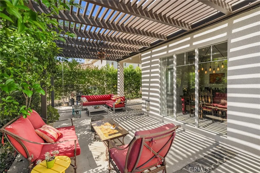 2305 Waring Agoura Hills, CA 91301