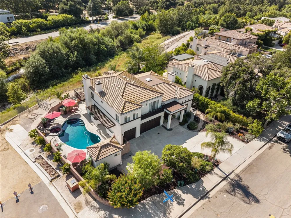 2305 Waring Agoura Hills, CA 91301