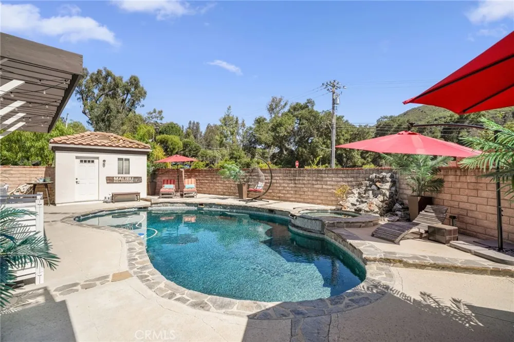 2305 Waring Agoura Hills, CA 91301