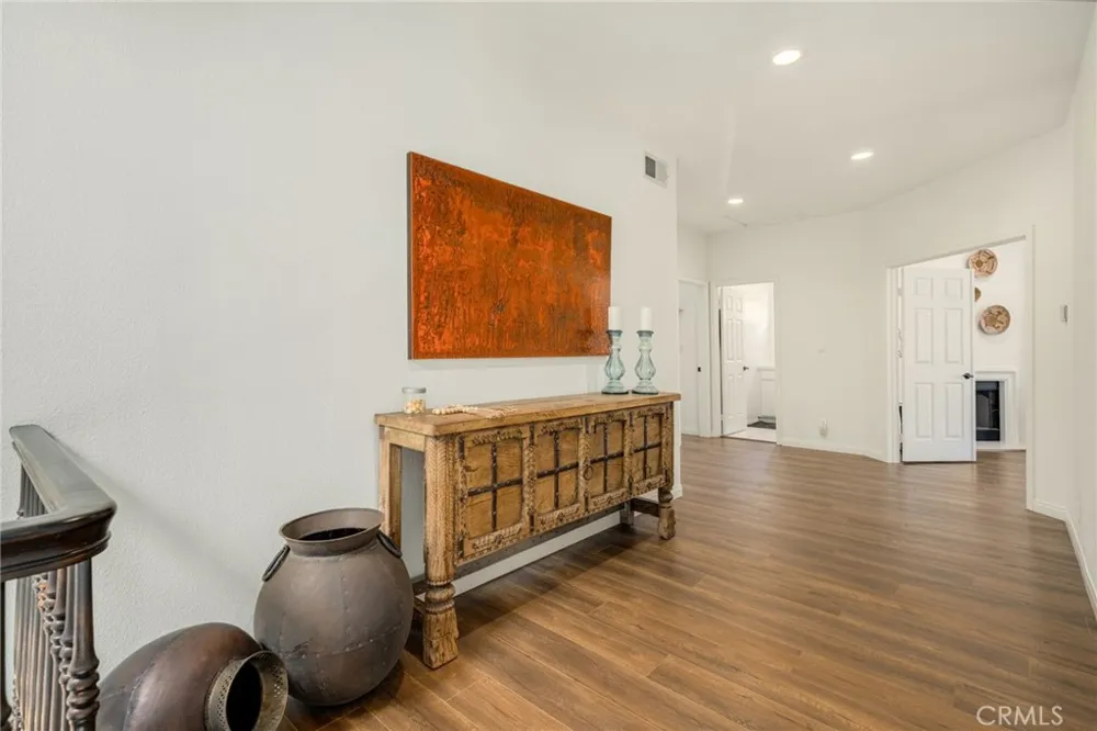 2305 Waring Agoura Hills, CA 91301