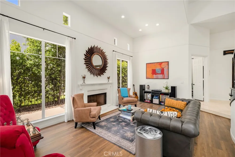 2305 Waring Agoura Hills, CA 91301