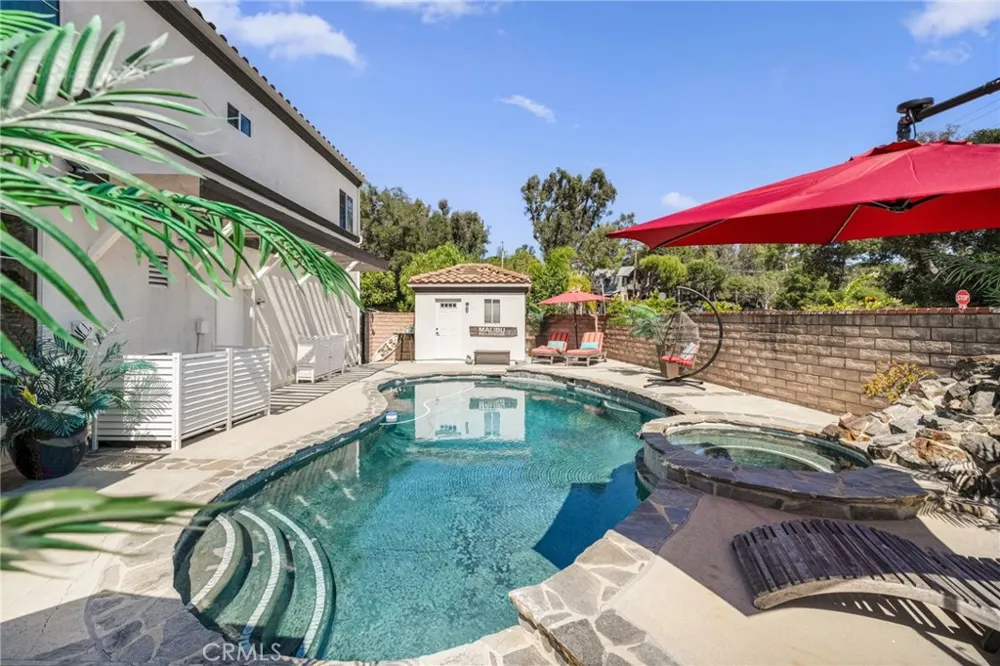 2305 Waring Agoura Hills, CA 91301