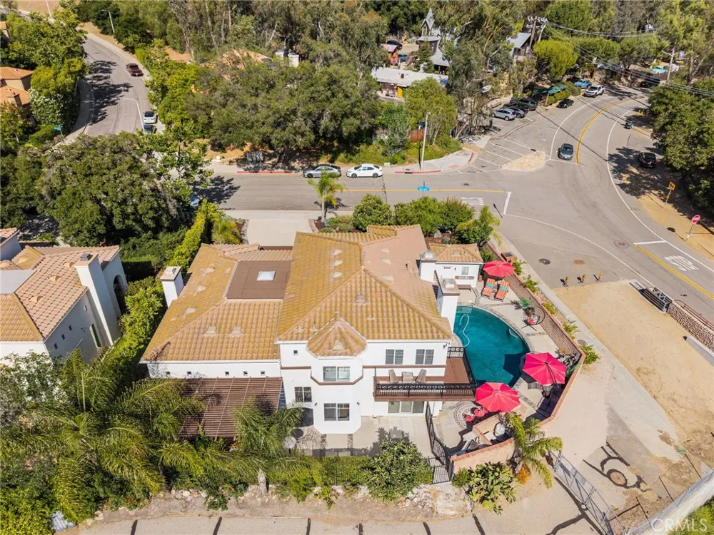 2305 Waring Agoura Hills, CA 91301
