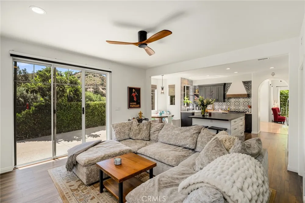2305 Waring Agoura Hills, CA 91301