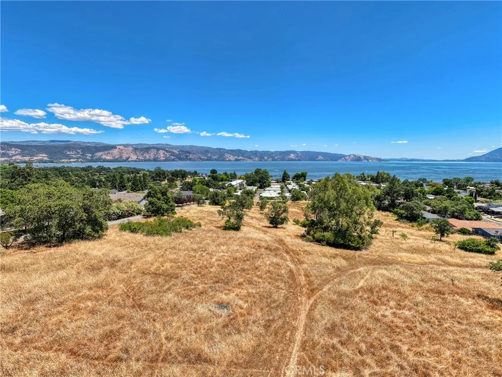 670 Walnut Lakeport, CA 95453