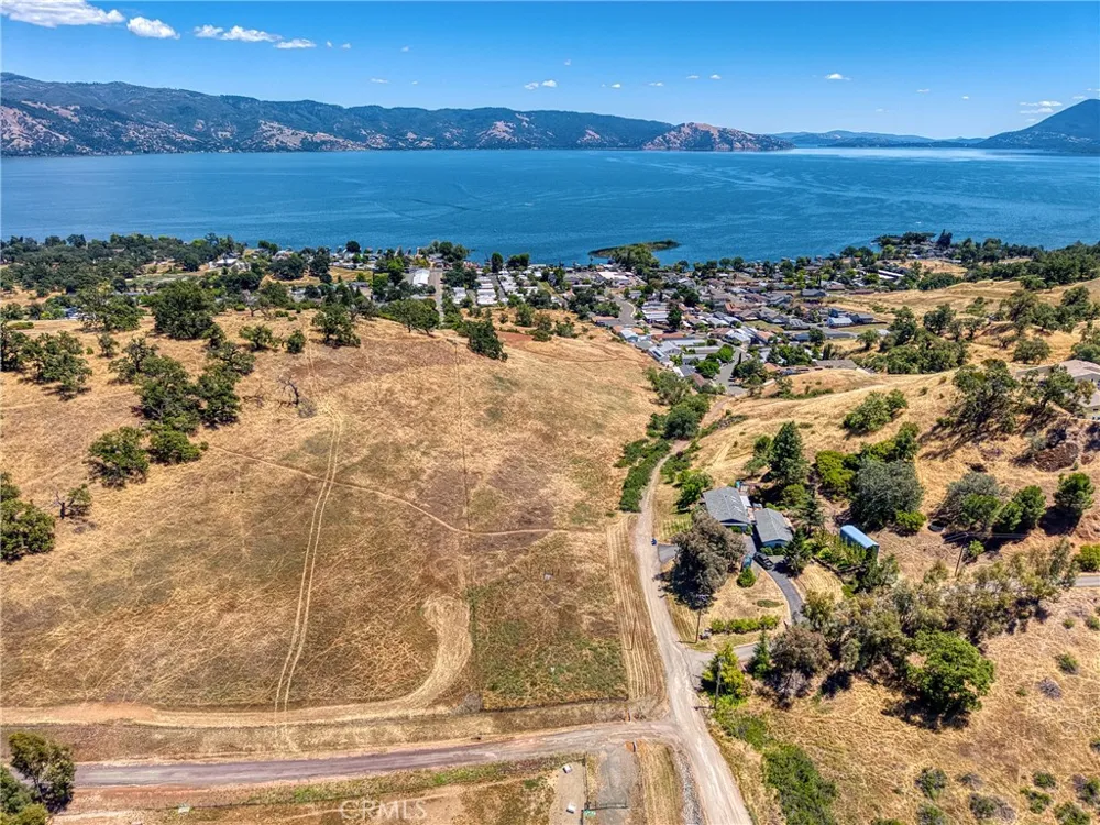670 Walnut Lakeport, CA 95453