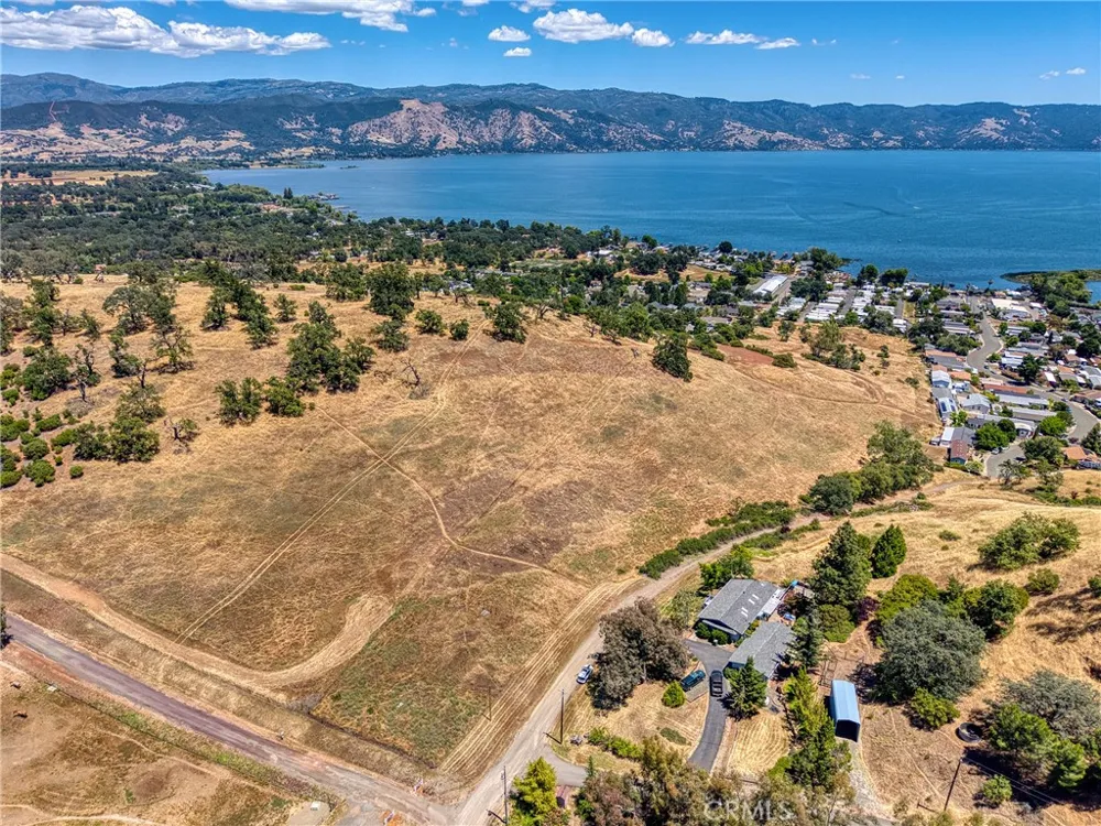 670 Walnut Lakeport, CA 95453