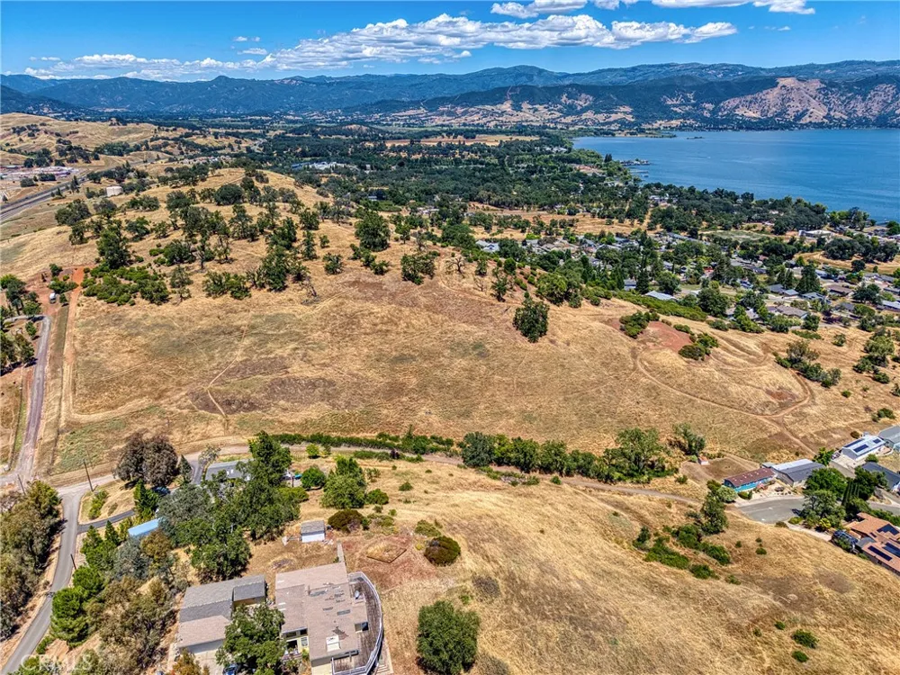 670 Walnut Lakeport, CA 95453