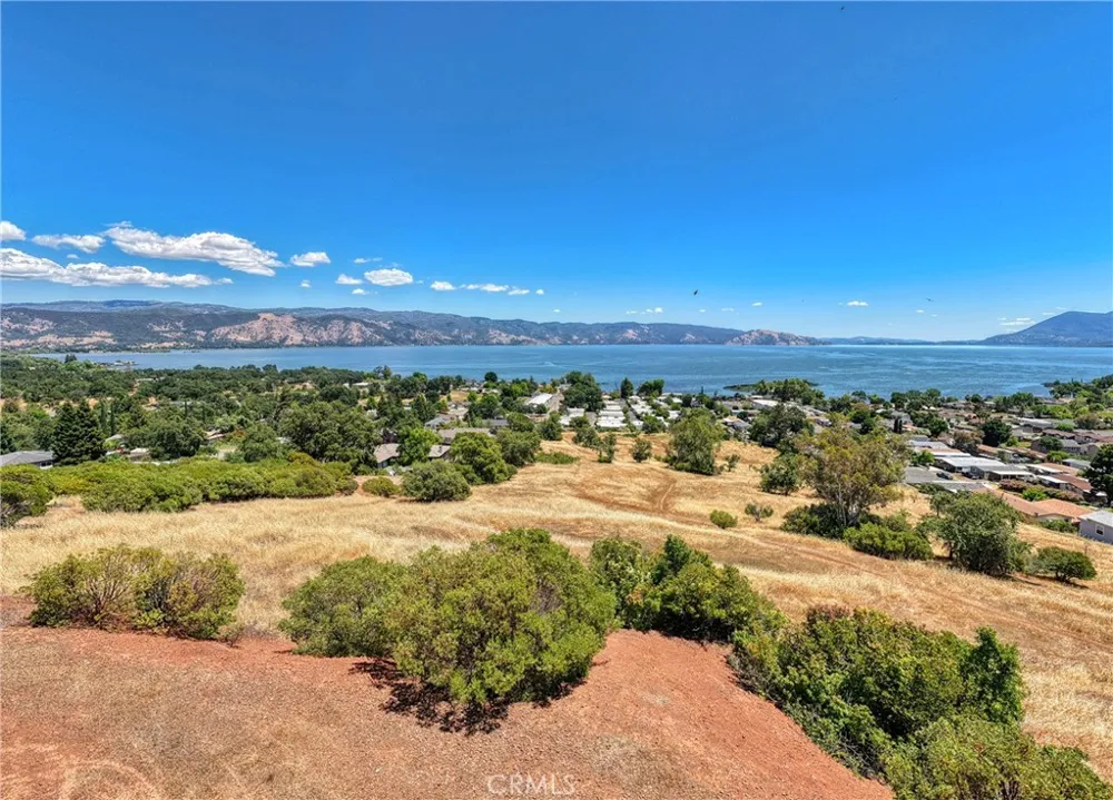 670 Walnut Lakeport, CA 95453