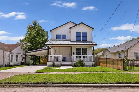 802 Thomas Avenue
