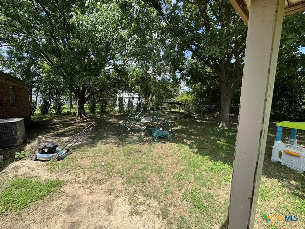 3041 Monroe St Commerce, TX 75428