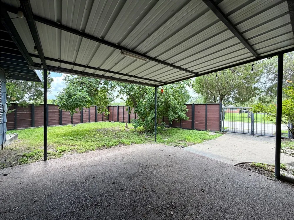 1416 S 11th Street Kingsville, TX 78363
