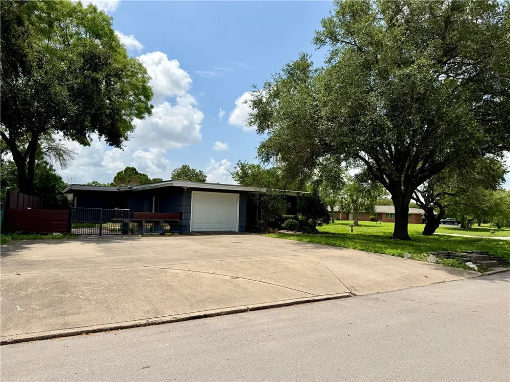 1416 S 11th Street Kingsville, TX 78363