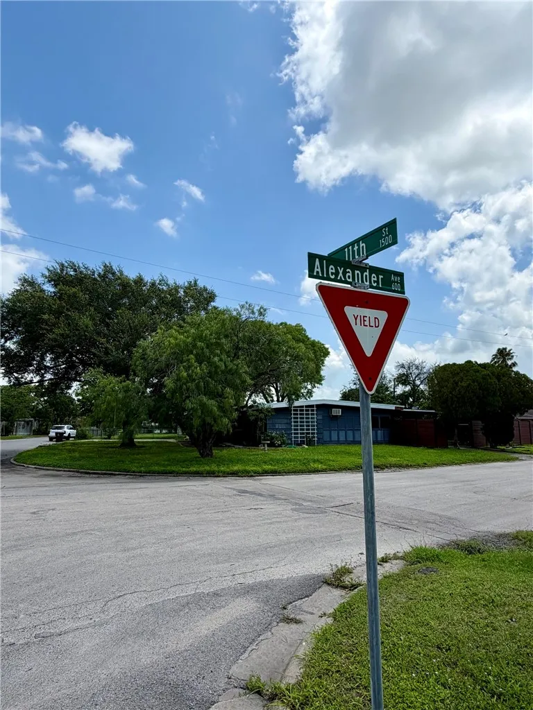 1416 S 11th Street Kingsville, TX 78363