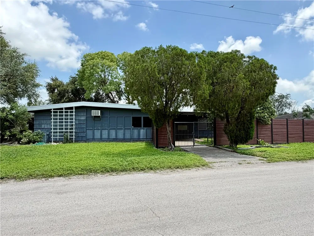 1416 S 11th Street Kingsville, TX 78363