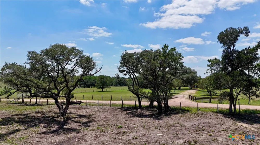 2170 Langdon Road Weimar, TX 78962