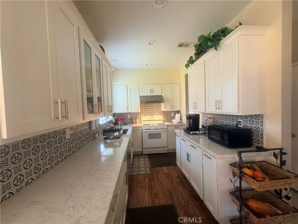 39540 June Temecula, CA 92591