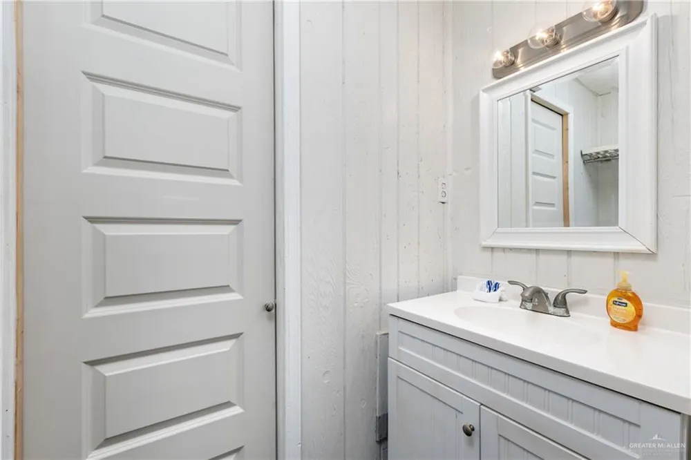 700 Shore Drive Port Mansfield, TX 78598