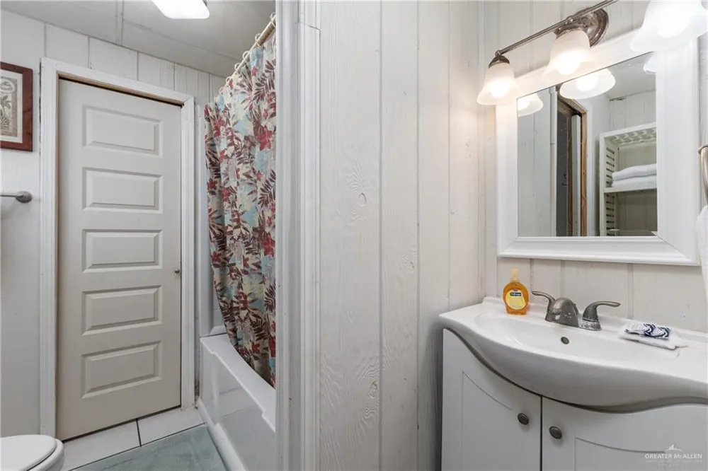 700 Shore Drive Port Mansfield, TX 78598