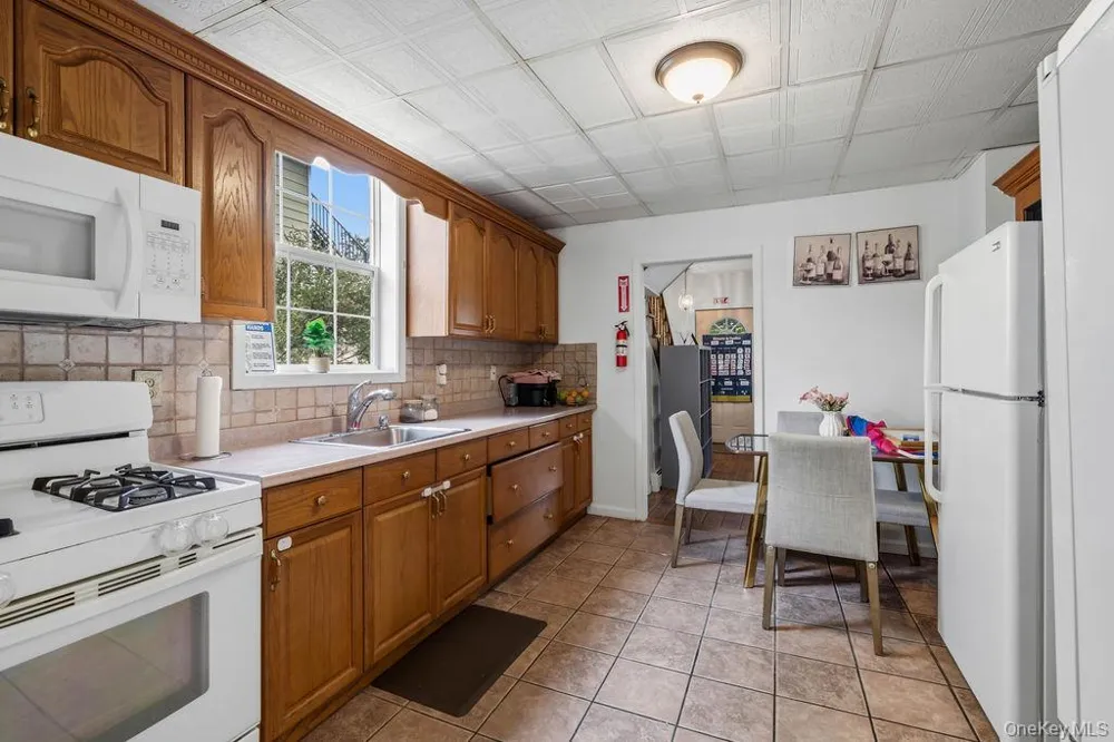 29 Blauvelt Avenue West Haverstraw, NY 10993
