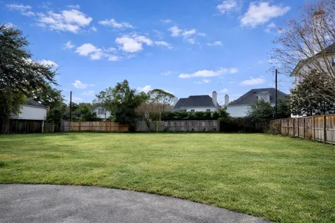 25 W Broad Oaks Drive