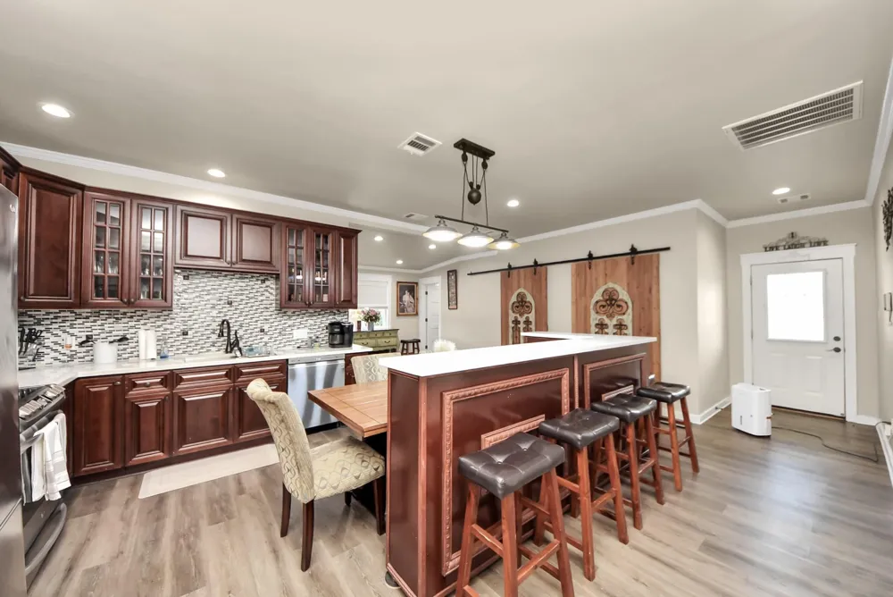 1106 S 8th Street La Porte, TX 77571