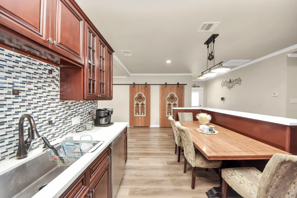 1106 S 8th Street La Porte, TX 77571